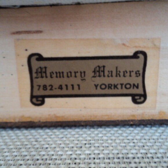 vintage oil/acrylic painting~signed - Picture 8 of 8